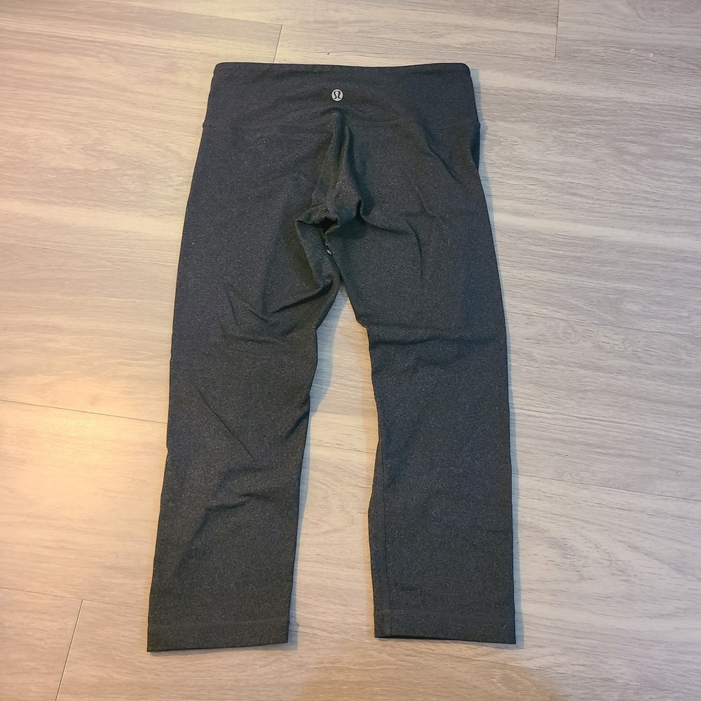 Lululemon Heathered Charcoal Gray Cropped Leggings Yoga Pants Womens Size 6